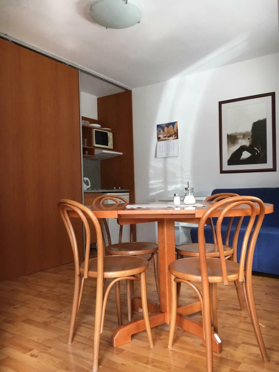 Apartmany Solum デマノブスカ・ドリーナ エクステリア 写真